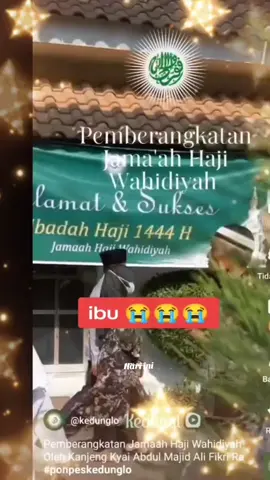 kenangan pemberangkatan haji ibu dan kakak, tepat hari sa ujian kuliah 😣😖😫.  ingin pulang tapi tak bisa 😭😭😭. dan ternyata itu pertanda ibu akan pergi selamanya 😭😭😭