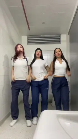 @𝓙𝓾𝓵𝓲𝓪𝓷𝓪•ᥫ᭡ @Fer🪼 @.Melany. #videoviral #tiktokviral #fouryoupage #decimo 💗