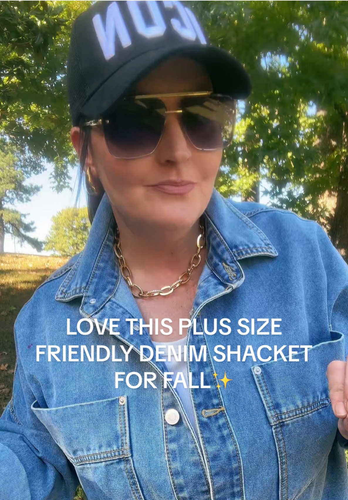 Its viral for a reason ya’ll!💖Absolutely adorable, such great quality and such a versatile staple piece for fall and winter. LOVE the curved hem and oversized pockets that elevate a typical basic. Currently wearing my TTS. #denim #OOTD #outfitideas #plussize #winterfashion 