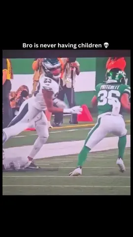Who falls like that 😭 #fyp #nfl #football #viral #trending 