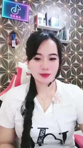 berkah selalu bang @𝕮𝖎𝖓𝖙𝖆 𝕯𝖆𝖒𝖆𝖎 trimakasih sudah sudi setia menemani meski di trjang badai yang sellu ingin aku hancur dg crta merka trimakasih tdk perna trpngaruh dg omngn orng tntng diriku 😇trimakasih ats hati besar mu doa tebaik aja buat mu 🙏#tiktoklive #tik_tok #gifbaru #trending #followme 