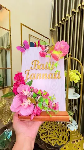 Bisa reques nama/tulisan, bahan kayu premium.. Aksen bunganya cantik2 poll 😍 #dekorasirumah #hiasanmeja 