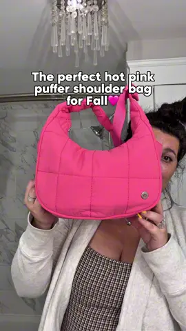 This hot pink puffer shoulder bag from @WESTBRONCO is the perfect bag for fall; plus it is surprisingly roomy🤗 I can fit so much stuff in here and still look stylish. It comes in so many colors- which one are you grabbing?! #westbronco #FALLFRESHNESS #pufferbag #fallbag #handbagcollection 