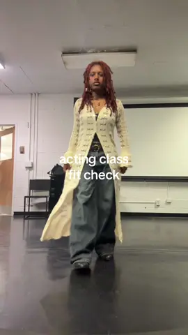 i loveevevee this cardigan so much, im 5’2 btw😛 #OOTD #fashiontiktok #freesample #locs #actingclass 