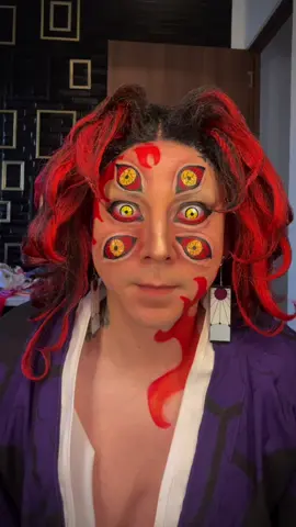 @Adrián Mtz M Douma y Kokushibo alistando cosplays, pelucas y maquillajes antes de la premier en Toreo para Demon Slayer: Castillo infinito al puro estilo de Doris Jocelyn 💄