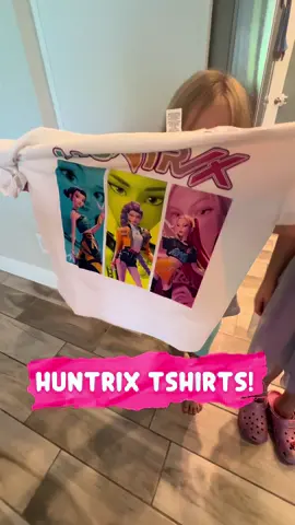 Seriously my girls freaked out😅 the cutest shirts- get them now! 💜🩷🖤 #huntrix #kpop #fashion #girls #cute 