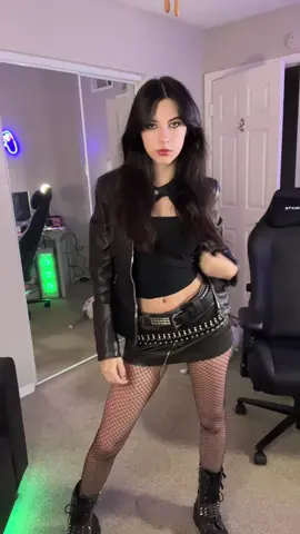 twitch streaming rn <3
