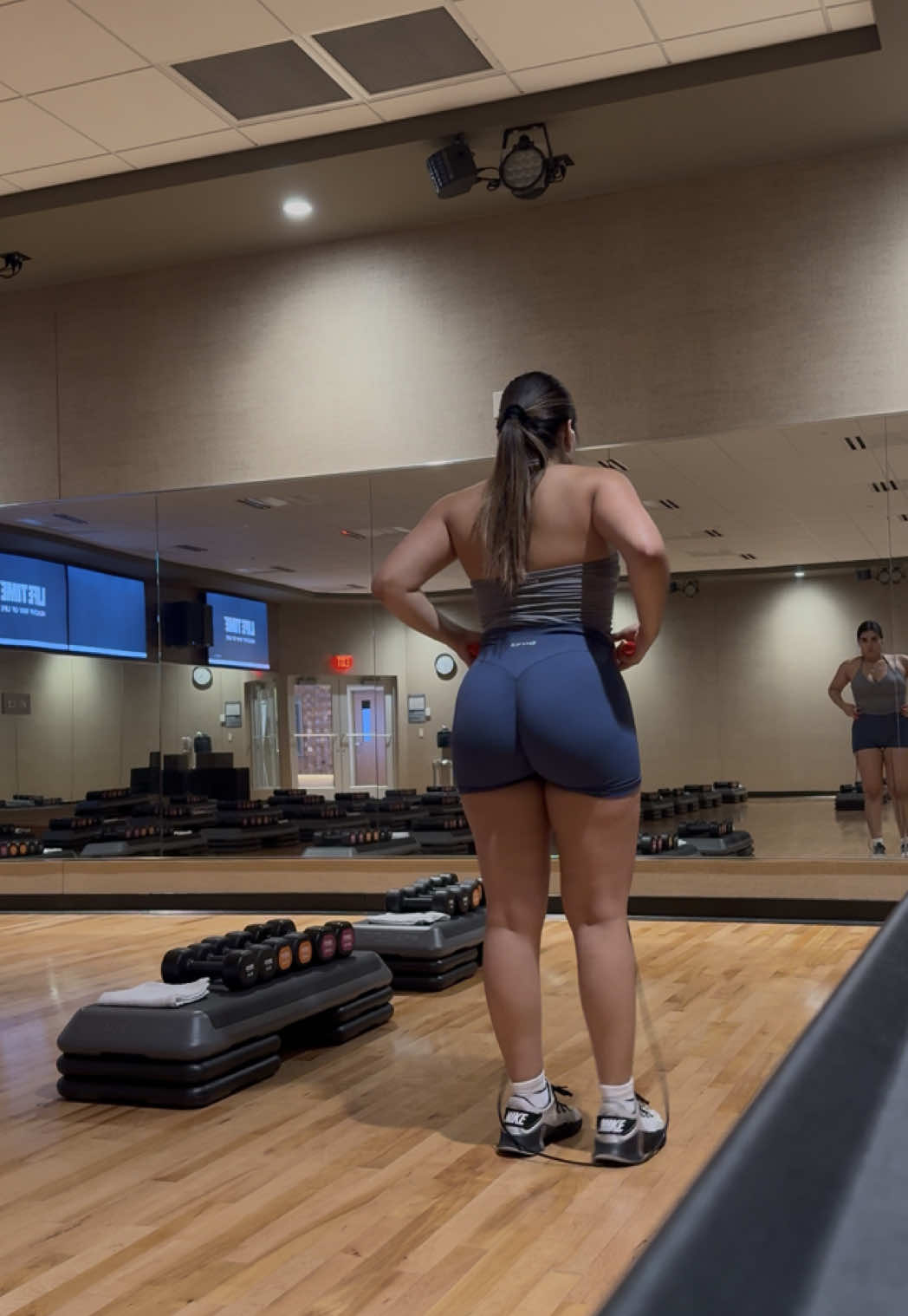 When you can't help but dance while jumping rope🫶🏽  #cardioworkout #jumprope #tribal #bailandotribal #latinagymgirl @DFYNE 