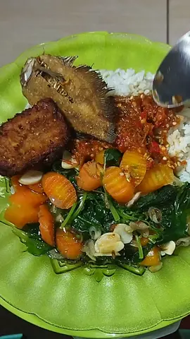 Sayur bening bayem, ikan asin, tempe bacem, sambel#makan#masakanrumahan #fypシ゚ 