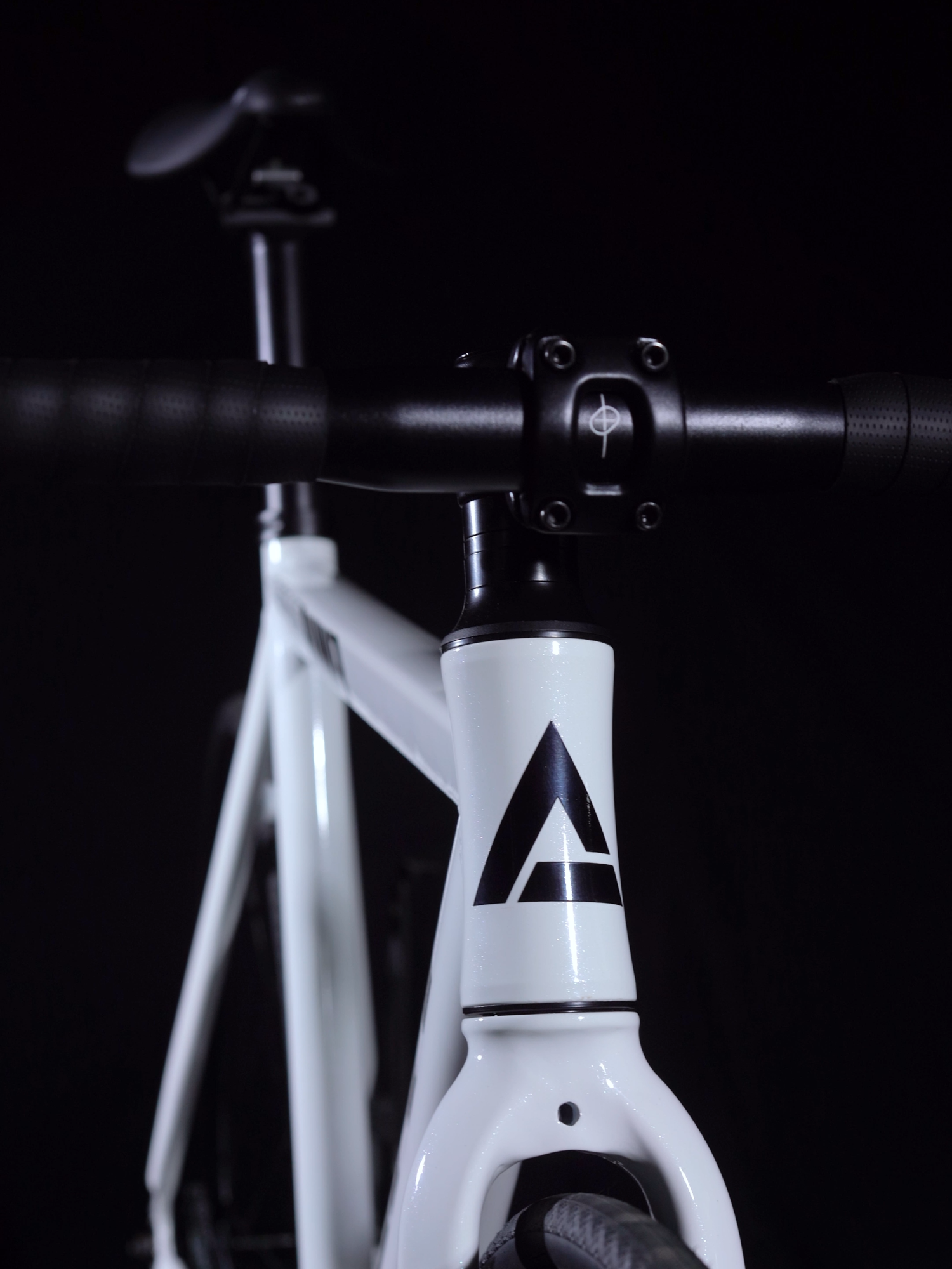 Ghostrunner สีขาวเป็นไงบ้าง ♥ ใครทีมสีไหนมาคอมเม้นท์ได้เลย  #ฟิกเกียร์ #THEGHOSTINSIDEYOU #DELTA #DeltaBicycle #FIXEDGEAR #มีนบุรีไซเคิล #mcbike #delta #Mcbike