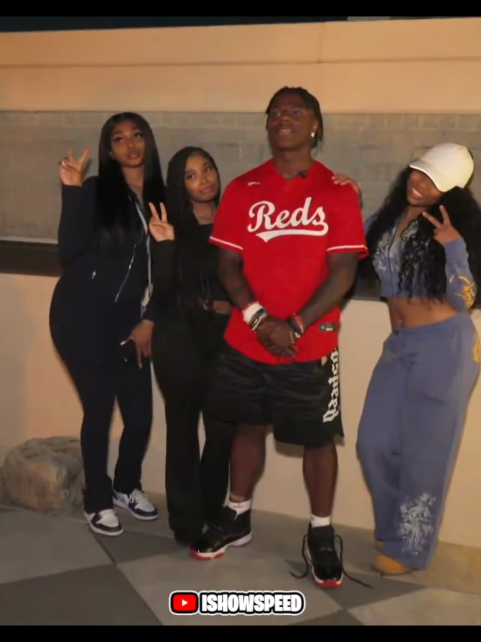ishowspeed recreating a picture he took 11 years ago.. with his 3 to be girlfriends 😭 #ishowspeed #girlfriends #SpeeddoesAmerica #recreate #picture 