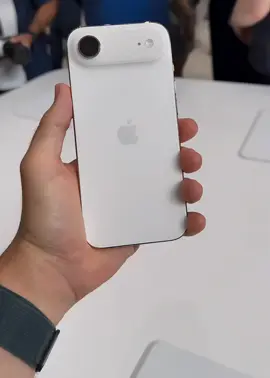 📱✨ iPhone 17 Air – Siêu mỏng, siêu nhẹ, siêu đẳng cấp ✨📱 Chiếc iPhone mang đến trải nghiệm gọn nhẹ nhưng đầy mạnh mẽ. Thiết kế tinh tế, hiệu năng vượt trội, dành cho những ai yêu thích sự tối giản và hiện đại. ⸻ #iPhone17Air #Apple2025 #iPhoneMới #SiêuMỏngSiêuNhẹ #CôngNghệĐỉnhCao     
