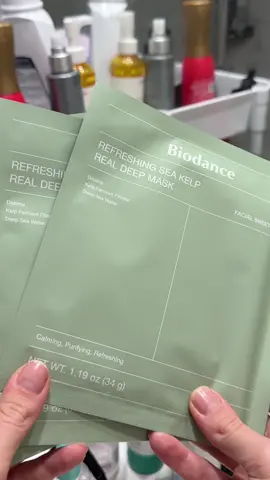 Just tried the Biodance Refreshing Sea Kelp Real Deep Mask and wow… my skin feels like it had a spa day 🌊💆🏻‍♀️ This sheet mask is soaked in sea kelp essence, super hydrating and refreshing. It hugs the skin perfectly — no slipping, no mess. After 20 minutes my skin looked plump, calm, and glowing ✨ If you’re into that dewy, fresh-out-of-the-ocean glow, you need to try this one 🪸💧 @Biodance Store US #Y#YesStyleY#YesStyleInfluencersY#YesStyleReviewBiodance 