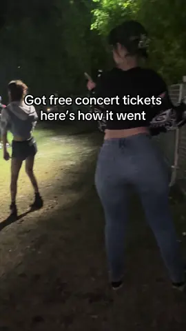 Nothing like a spontaneous concert night, especially when it’s free 🤗 #concert #randomconcert #nelly #nellytour #nellytour2025  @Jasmine Rodriguez 