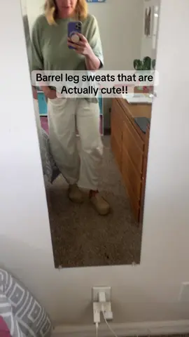 Cute and comfortable barrel leg pants! So cute for fall!! #pants #sweatpants #sweats #casualoutfits 
