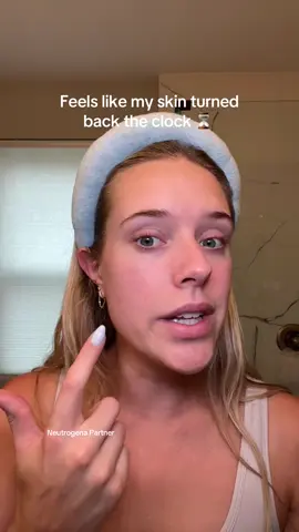 #neutrogenapartner Try out Neutrogena’s New Collagen Bank 15% vitamin C serum. My skin has been loving this! @Neutrogena #bankwithneutrogena #vitamincserum #collagenforskin 