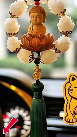 🚗✨ Treo xe an tâm – rước lộc bình an! Tượng Phật Di Lặc + vòng sen phong thủy, mang đến may mắn & tài lộc trên mọi hành trình. 🎁 Tặng kèm Mèo Thần Tài – đã xin lộc, cực kỳ linh nghiệm! #CharmTreoXe #PhatDiLac #PhongThuyXeHoi #MangLocVeNha #AnYenTrenMoiChuyenDi