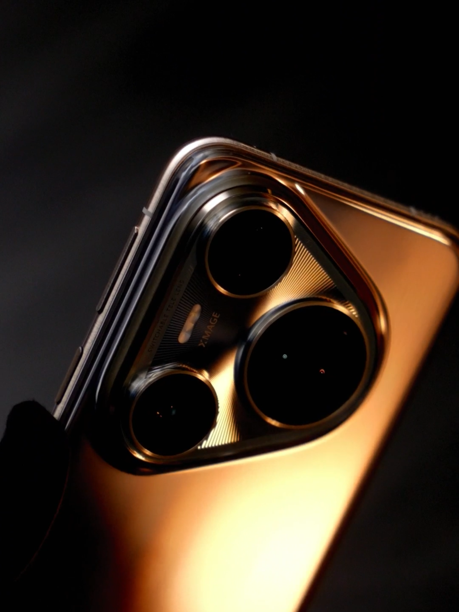 Mari kita unboxing smartphone yang ditunggu tunggu tahun ini!  #HUAWEIPura80