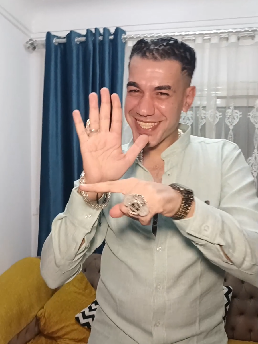 صبحكو بيضحك انشالله ❤️🙏