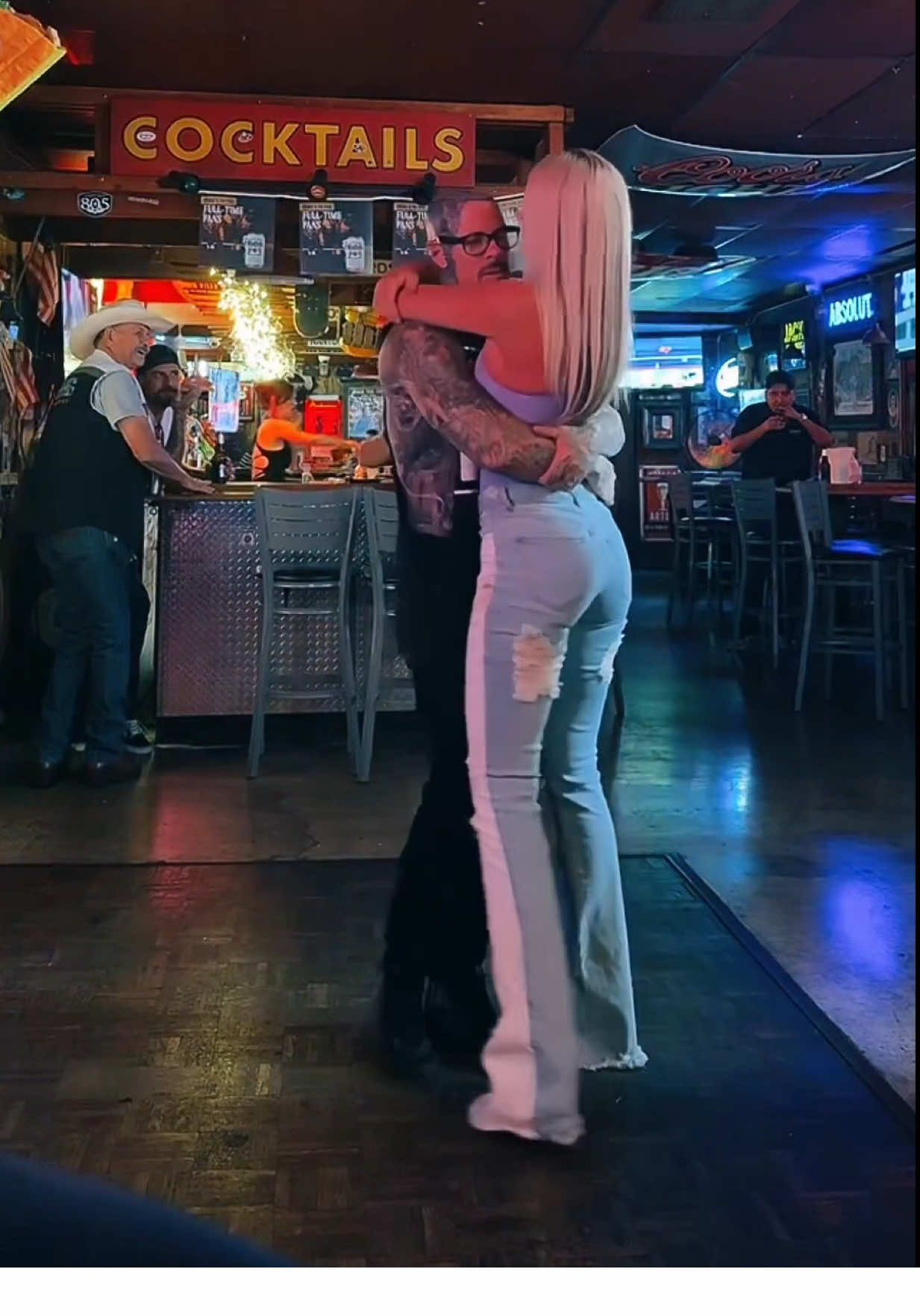 “Finally, tall girl approved pants! 🙌 These 40-inch inseam pants are made for long legs, super flattering, and pair perfectly with body shaping bodysuits. No more high-water struggles—just sleek, snatched, tall girl style!