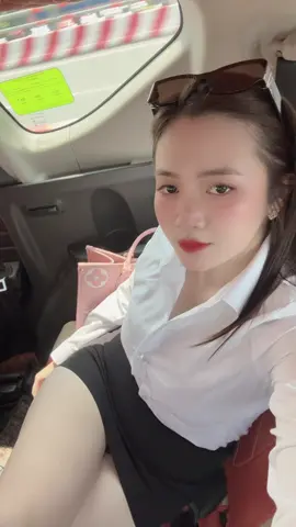 Sợ ngay mai em đi mất 😭😭😭