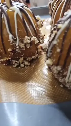 I'm sharing this gem again because it’s worth the reminder! #appleslices #caramel #apples 