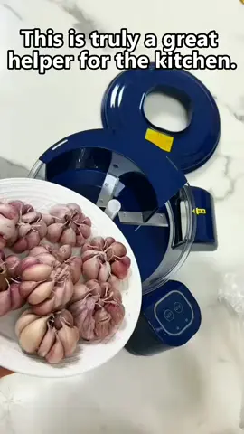 This gadget literally cut my kitchen prep time in half!#GrapePeeler #tiktokmademebuyit#kitchengadgets #KitchenHacks #amazonfinds#satisfying