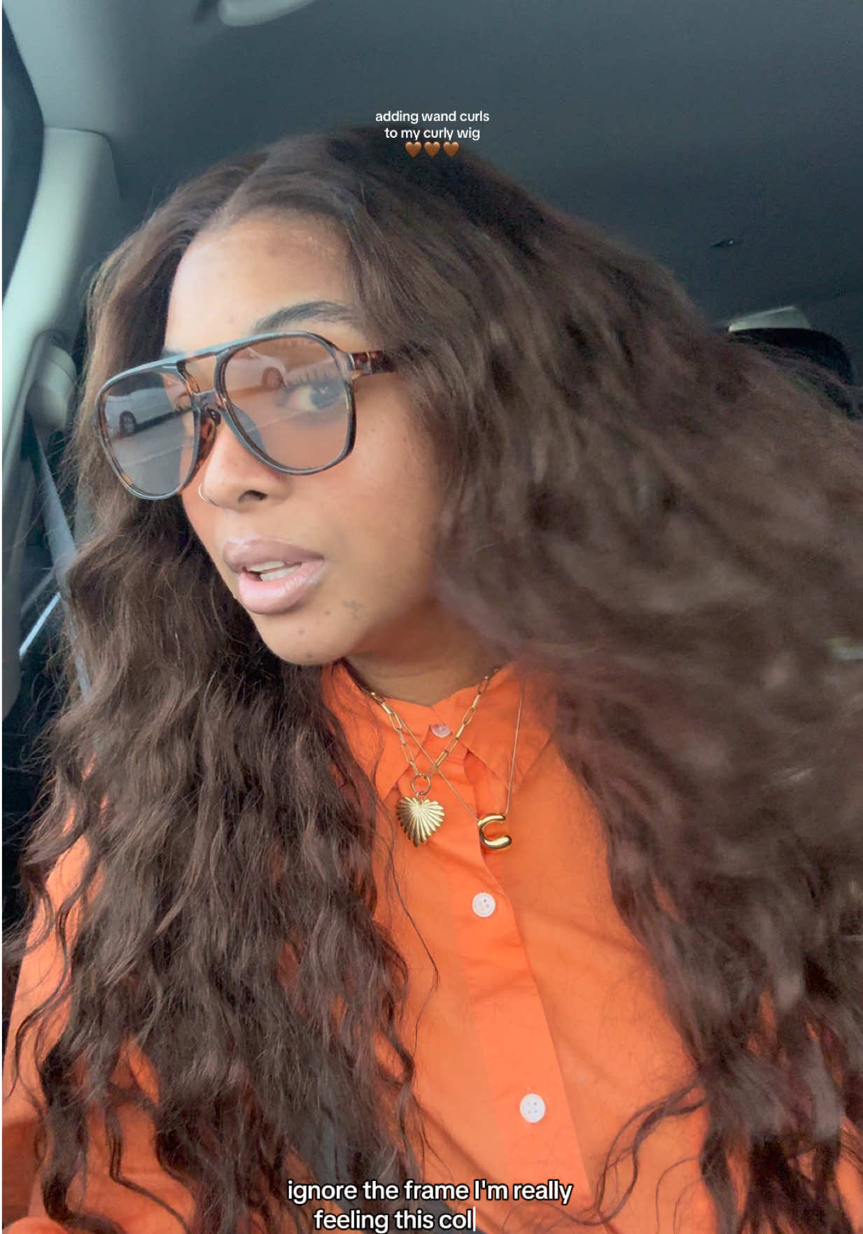 Adding a little more volume to my curly wig with a few wand curls🤌🏽✨ I love the versatility you get with curly wigs! @Megalookhair #wandcurls #deepwavewig #fallhaircolor #fallhairtrends #houstoncontentcreator 