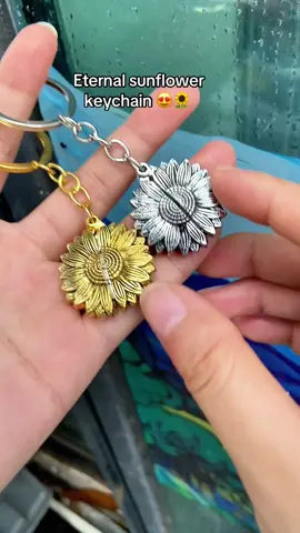This sunflower charm completed my keychain 🥹🌻🫶 #sunflowercharm #sunflowerkeychain #fyp #ttshopdeals #giftideas     