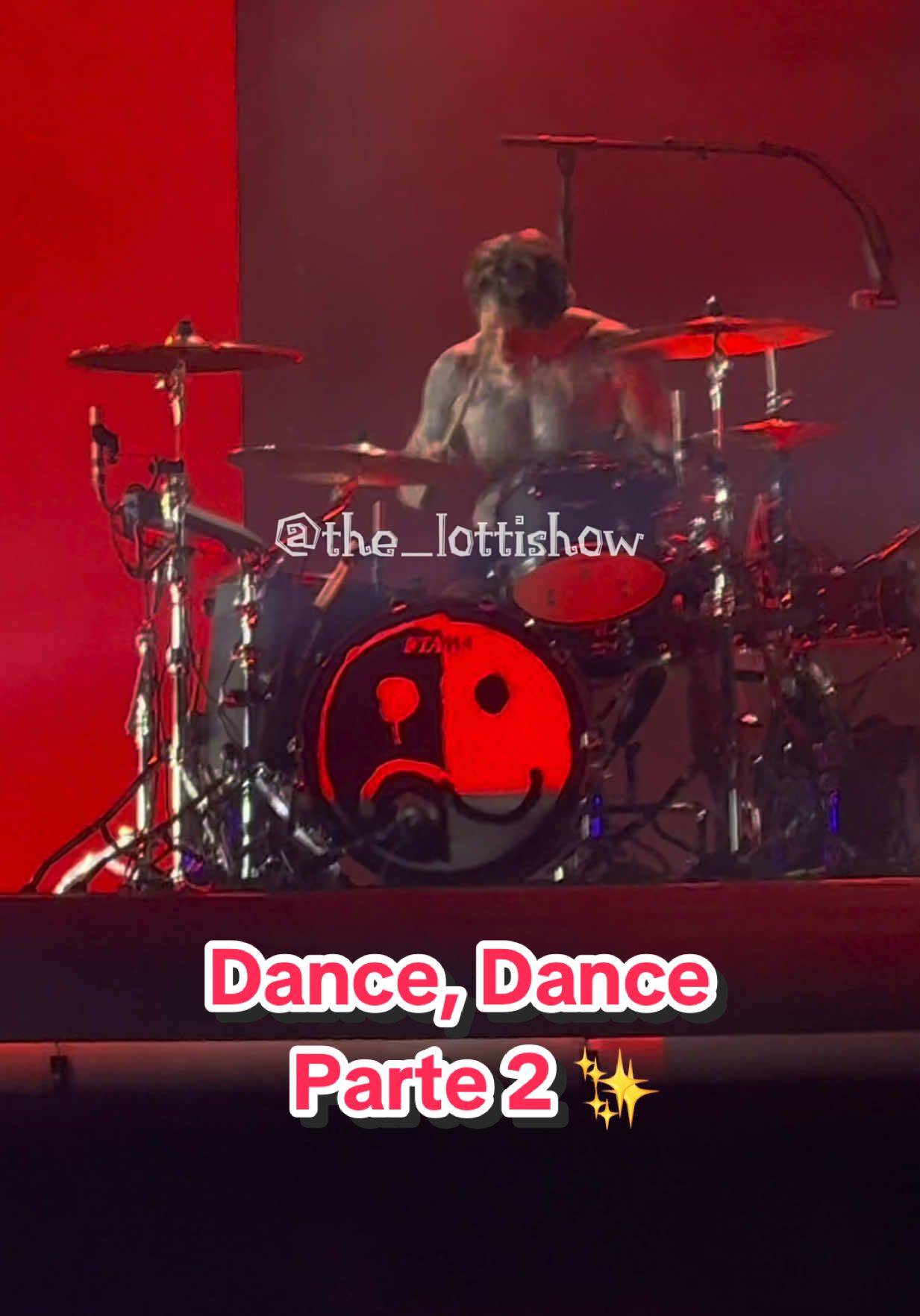 #iwannabetour #allianzparque #falloutboy #patrickstump #dancedance @Fall Out Boy ✨