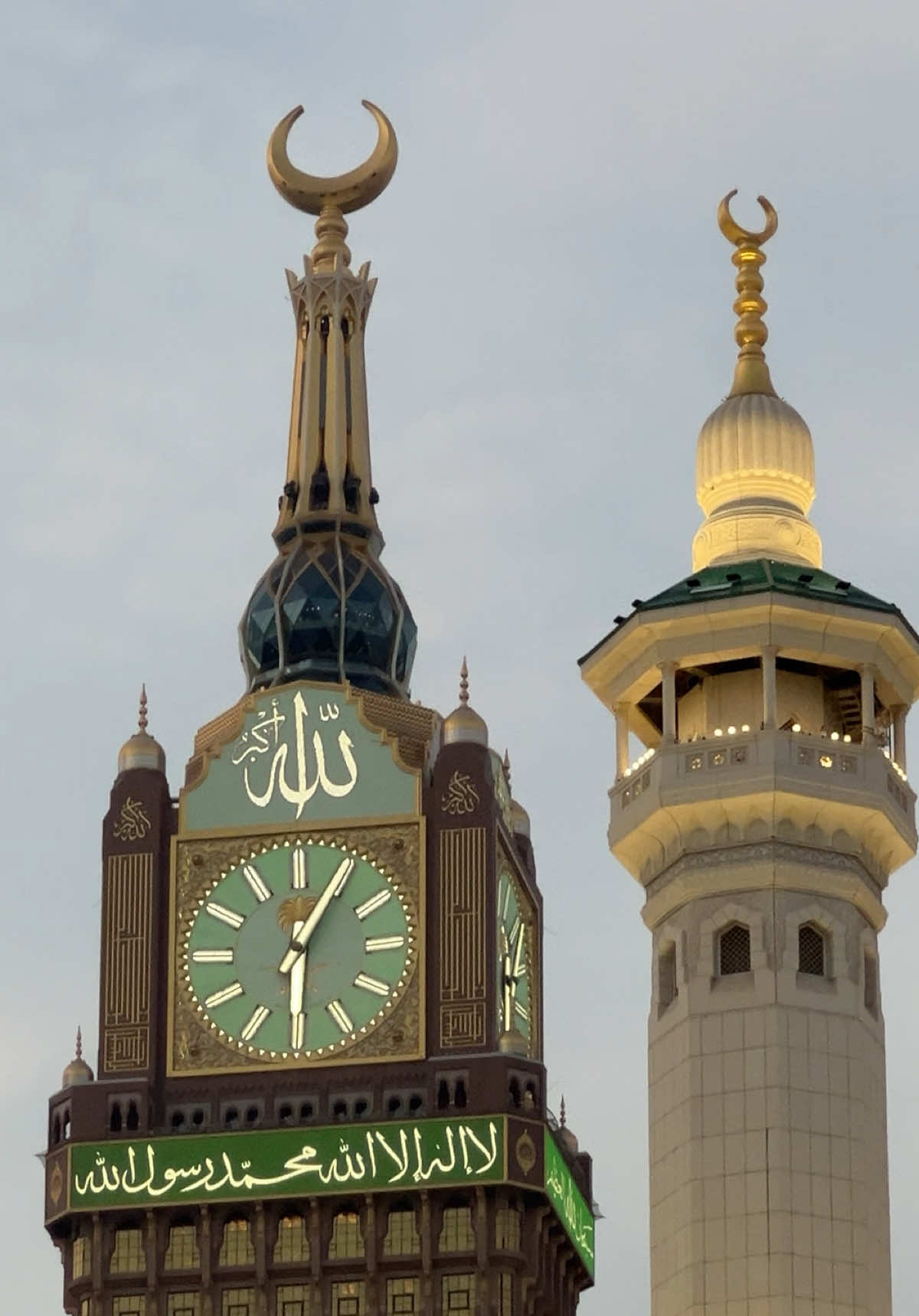 #برج_الساعة #مكه #haram_view_from_clock_tower #٢٠٢٥  @مکّہ المکرمہ Muhammad: Biography, Prophet, Founder of IslamProphet Muhammad's full name was Abū al-Qāsim Muḥammad ibn ʿAbd Allāh ibn ʿAbd al-Muṭṭalib ibn Hāshim. Born in Mecca around 570 CE into the Banu Hashim clan, he was known for his honesty and became the founder and last prophet of Islam, receiving divine revelations that form the Quran and spreading the religion worldwide. His history includes early life hardships as an orphan, a career as a respected merchant, and ultimately leading the Muslim community in Medina after migrating from Mecca.   Full Name  Abū al-Qāsim Muḥammad ibn ʿAbd Allāh ibn ʿAbd al-Muṭṭalib ibn Hāshim: Muḥammad: means 
