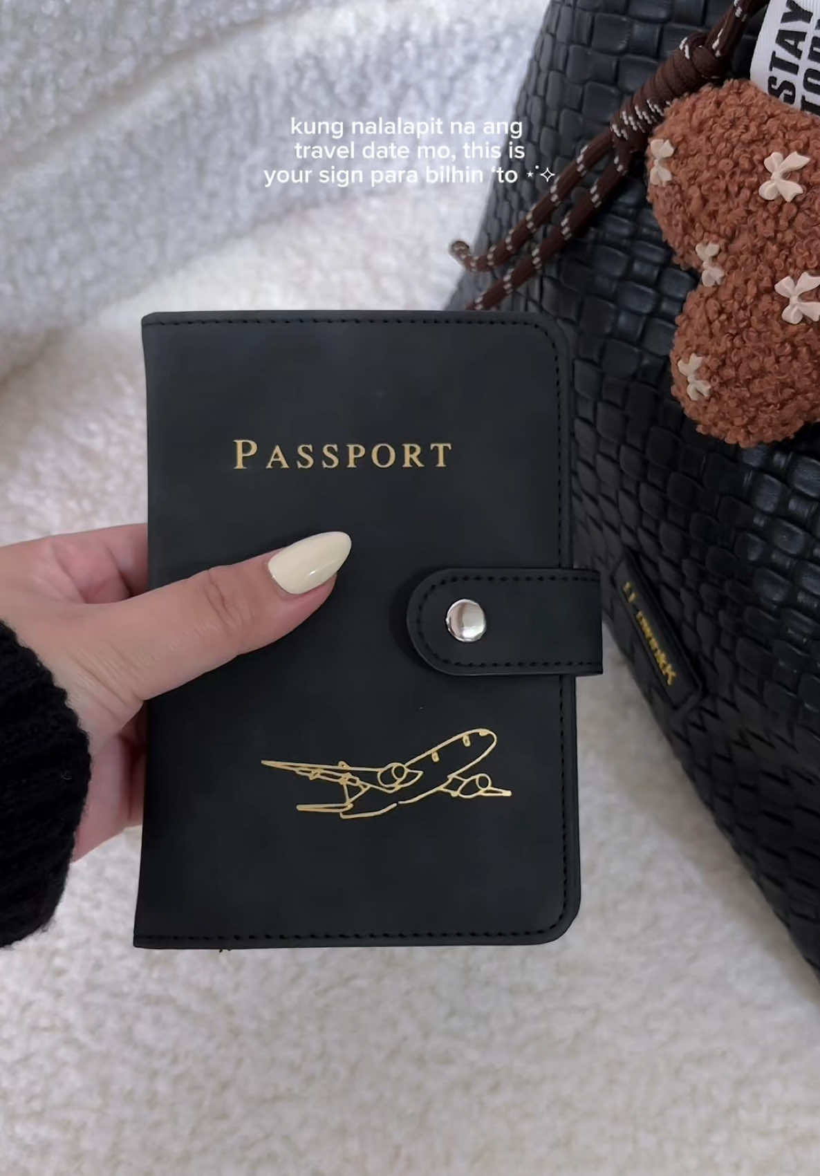 your passport deserve this waterproof passport holder 💭😉 #passportholder #passportcase #passportcover #travelhacks 
