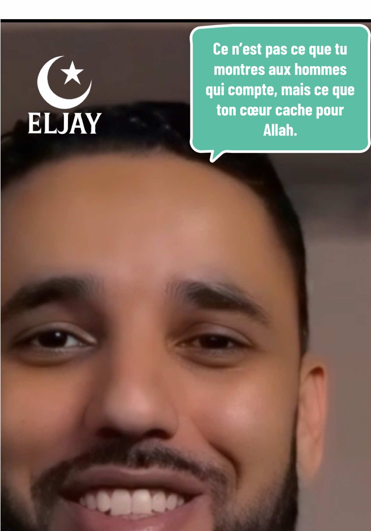 Allah ne regarde ni nos visages, ni nos richesses, ni nos titres. Ce qui compte devant Lui, c’est la sincérité de nos cœurs et la pureté de nos actions. Car un cœur pur, même pauvre et discret, a plus de valeur auprès d’Allah qu’un cœur rempli d’orgueil et d’hypocrisie. Chaque acte, même petit, devient grand lorsqu’il est fait avec sincérité. Souviens-toi, les gens peuvent être trompés par l’apparence, mais Allah voit au plus profond de toi. 