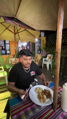 NADIE SE RESISTE A COMER LAS MEJORES ALITAS DE CHACLACAYO 🤤🍗 Ven a Gozo Restobar y disfruta de lo más delicioso de nuestra carta 🍔🔥 #humor  #comedia  #comidaperuana #fastfood  #chaclacayo  @Edison Leonardo @Mr.Parce_oficial 