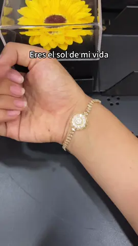 El regalo perfecto para ella 🫶💋🥹#giftideas #sunflower #bracelet #fyp #regalo 
