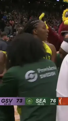 #WNBA #seattlestorm #storm #basketball #gamewinner 