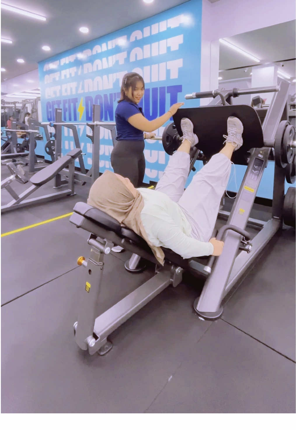 Latihan bersama Personal Trainer Profesional dan Berpengalaman membantu kamu mendapatkan Progres yg Maksimal dengan Waktu lebih Cepat. Gratis Konsultasi dan Cek Body Komposisi ✨ Setiap langkah kecil yang kamu ambil di Gym adalah langkah besar menuju versi terbaik dari dirimu 🔥 More Info 085713844924 ⚡️ untuk di bali kita punya beberapa cabang ya kak diantaranya : •Kuta •Teuku Umar Barat •Sunset •Sanur •Nusa Dua •Gatsu Barat •Gatsu Timur •Uluwatu •Renon #fithubkuta #fithubsanur #fithubnusadua #fithubrenon #fithubgatsu               