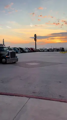 @dsdtransport rolling into loves in Sheboygan Wisconsin #peterbilt #wisconsin #truckersoftiktok 