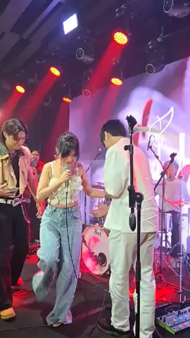 @Dustin Yu serenade @biancadeveraa at Kinakabahan MV Premier.. #kinakabahan #lilymusicph #dustbia #dustinyu #biancadevera 