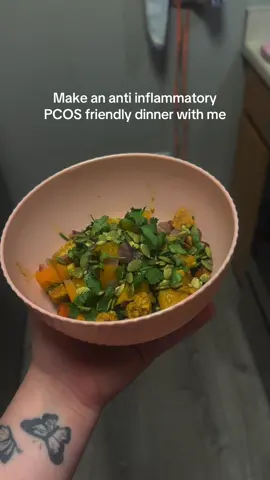 RECIPE FOR 2 SERVINGS: 2 medium sweet potatoes, peeled & diced small>>1 lb chicken breast or thighs, diced into bite-size pieces>>1 small red onion, diced>>1 bell pepper diced>>2 cloves garlic, minced >>2 tbsp avocado oil>>½ tsp turmeric (anti-inflammatory) >>½ tsp paprika >>½ tsp cumin >>½ tsp cinnamon ( stabilizes blood sugar)>> pinch of sea salt>> black pepper (activates turmeric) >>Handful of spinach or kale (optional, for extra greens)>>Fresh cilantro for garnish>> pumpkin seeds (healthy fat and hormone support) #PCOS #antiinflammatorydiet #GymTok #pcosmeals 