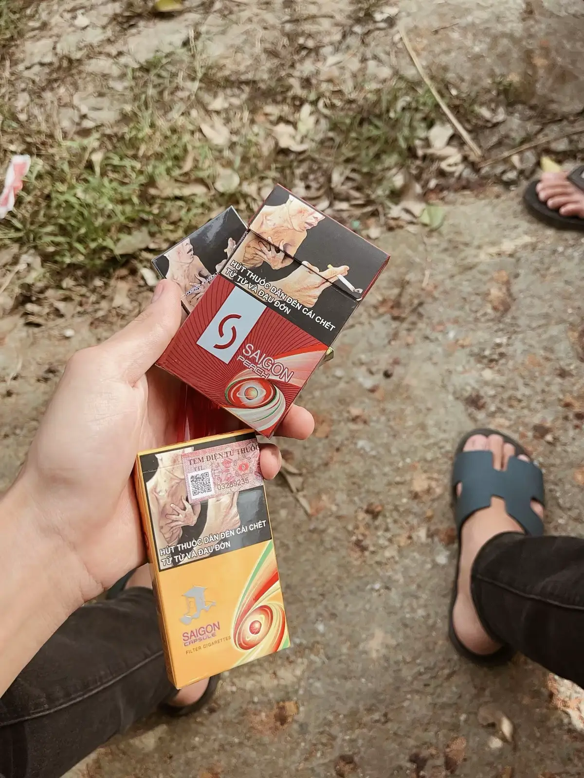 “Cho dù bạn có sống tốt hay không thì vẫn sẽ luôn có người xì xào về bạn.Chúng ta chỉ tới với thế giới này một lần thôi.Cứ ăn những món muốn ăn,gặp những người muốn gặp,làm những chuyện khiến bản thân hạnh phúc.”