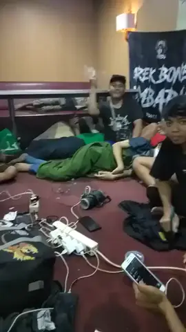 rukun guyub  gembel elit di kapal pesiar menuju Makassar 