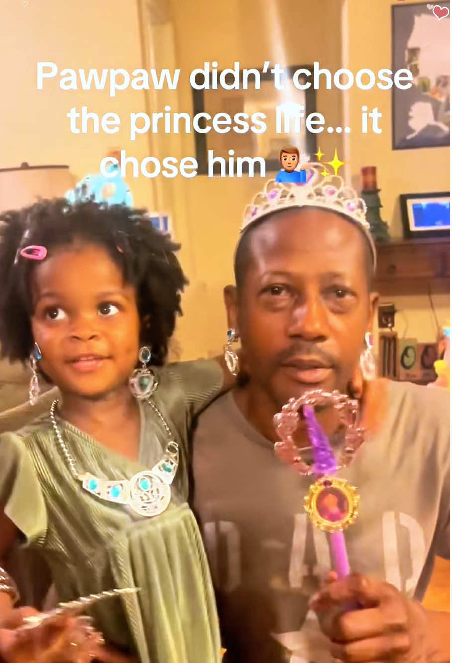 The daughter is doing her father's makeup 💄 #foryou #TrueLove #fatheranddaughter #emotional #meet #parents #fyp #usaus