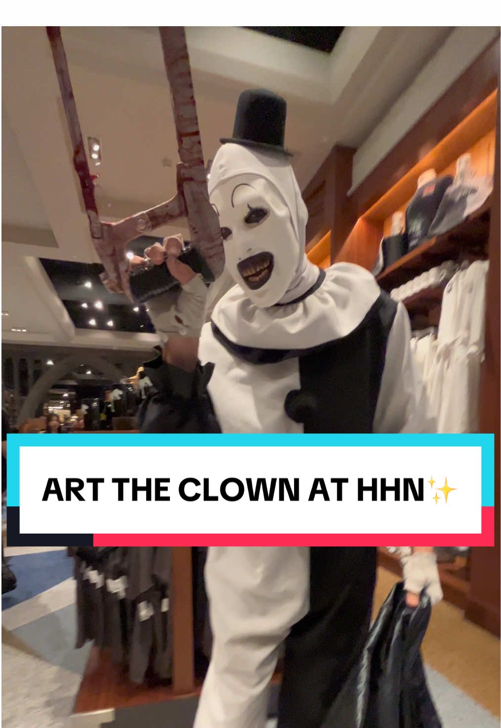 Art the Clown showing me his hand scratcher 😂🫣 @Universal Studios Hollywood @Halloween Horror Nights #universalstudioshollywood #universalstudios #hhn #terrifier #fyp 