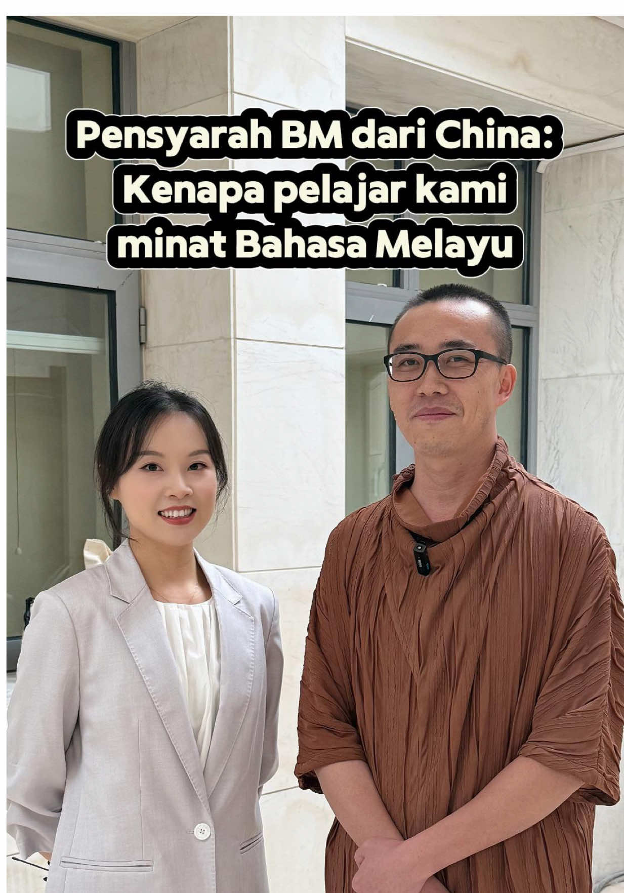 Pemandangan indah, budaya menarik dan suasana mesra berdaya tarik kuat terhadap pelajar China untuk belajar Bahasa Melayu, kata cikgu Bulan (Zhao Ran), pensyara Bahasa Melayu dari Universiti Minzu Yunna China.🇲🇾🇨🇳
 Cikgu Bulan ialah cikgu saya, tak sangka dapat berjumpa dengan beliau di Beijing selepas saya tamat dari universiti hampir 10 tahun!
 Peribahasa China berkata, “一日为师终身为父”, maksudnya walaupun hanya diajar selama sehari sahaja, kita harus menghormati guru seumur hidup.
 Husna nak sampaikan salam kepada semua guru sempena Hari Guru China pada hari ini!
 #fyp
 #CinaCakapBahasa
 #BahasaMelayu
 #CikguSaya
 #HusnaLiang