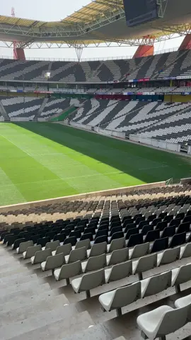 Mabhakabhaka the stadium looks absolutely amazing and ready for weekend finals 🏴‍☠️#orlandopirates #onceandalways🏴‍☠️😍 #mtn8 