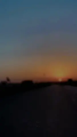 دیگر همه چیز معمولی شده و خبری از بی تابی نیست ولی من فکر می کنم، سوگِ عمیق تازه بعد از چهل روز سر باز می کند نگار جای زخم های نبودنش تازه می سوزد و جای خالی لحظاتی که بهش پناه می بُردی قرار است دلتنگی پُر کند دارد چهل ردز رد می شود و دلتنگی بی رحم تر از همیشه سر از خانه هایمان  و لابه لای لحظات مان در می آورد  حالا می فهمیم اونی که رفته چقدر در تار و پود اوقاتمان نهفته بود مامان دلتنگی اش را قورت میدهد و به یادت رشته پلو بار می گذازد بابا خیره به در می ایستد و به نبودنت عمیق خیره می شود تا الان نمی دانم چند بار شده که گالری گوشی ام را بالا و پایین کردم و پُشت عکس های که قصه شان را می دانم مَکث کرده ام و هی مرور شان کرده ام آخرین مکالمه ای مان و آن غمی که نمی دانم چیست؟ تکیه کلام هایت ولی آخرش دانستم! هستی همیشه و قرار نیست برایم فراموش شوی   یادم هست که من دیوانه ای باران بودم  و تو صدایم می زدی که سرما نخورم   خاطراتت 😔🥺😥 #instagram #explore #sad 
