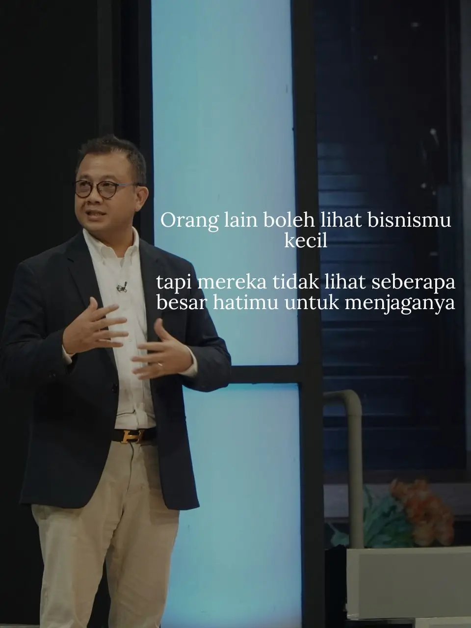 Orang lain bisa aja lihat bisnismu kecil, tapi mereka nggak lihat seberapa besar hatimu buat menjaga dan merawatnya tiap hari. Karena hati itu yang bikin bisnis bisa bertahan. 👉 Ada yang relate nggak sama perjuangan ini? #career #ukm #fypviralシ #qoutes #business 
