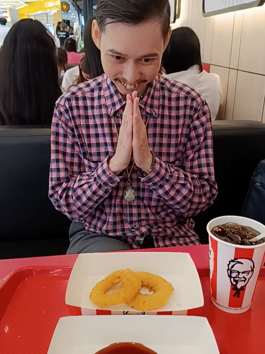 วันนี้อาจารย์มากินข้าวเย็นที่ร้าน KFC สาขาเดอะมอลล์บางแค #อร่อย #tiktokพากิน #อร่อยบอกต่อ #รีวิว #ทริปนี้ที่รอคอย 