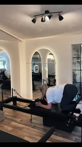 Sometimes life drains our battery, and we forget to slow down. Pilates is such a great way to plug back in. With simple movements and mindful breathing, you can let go of tension, recharge your energy, and feel more balanced. It’s like giving yourself a fresh start from the inside out🤍 #reformerworkout #pilatesgirl #mindmuscleconnection #foru #pilatesinstructor 